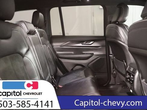 Used 2025 Jeep Grand Cherokee Altitude AWD/4WD image 31