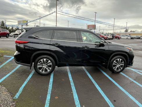 Used 2022 Toyota Highlander XLE image 6