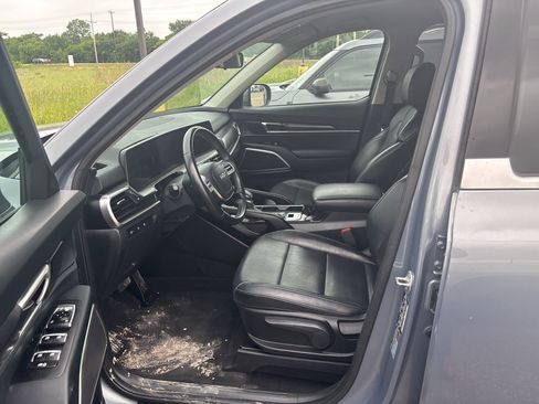 Used 2024 Kia Telluride LX image 3