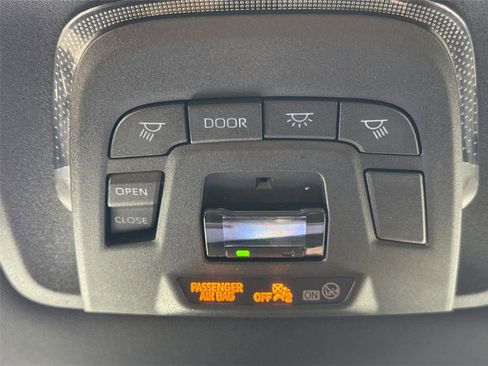 Used 2023 Toyota Crown Limited image 22