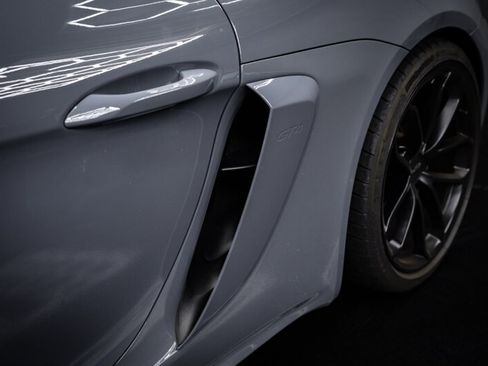 Used 2023 Porsche 718 Cayman GT4 RWD image 19
