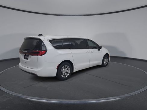 New 2026 Chrysler Pacifica Select image 15