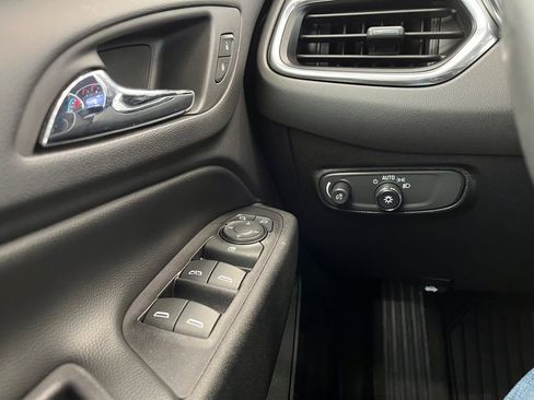 Used 2019 Chevrolet Equinox LT w/ Driver Convenience Package image 18