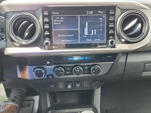 Used 2022 Toyota Tacoma SR5 AWD/4WD image 13