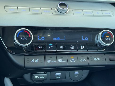 New 2025 Hyundai Elantra Limited image 18