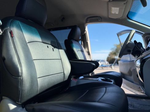 Used 2011 Toyota Sienna LE image 28