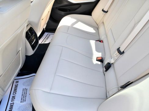 Used 2021 BMW 330i Sedan w/ Convenience Package image 10