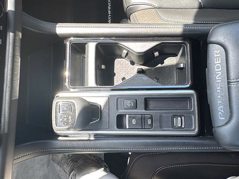 Used 2023 Nissan Pathfinder SL w/ Lighting Package (N92) image 24