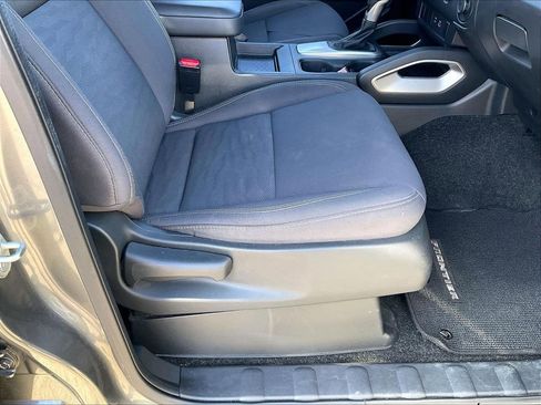 Used 2024 Nissan Frontier SV image 34