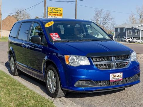 Used 2018 Dodge Grand Caravan SE w/ UConnect Hands-Free Group FWD image 3