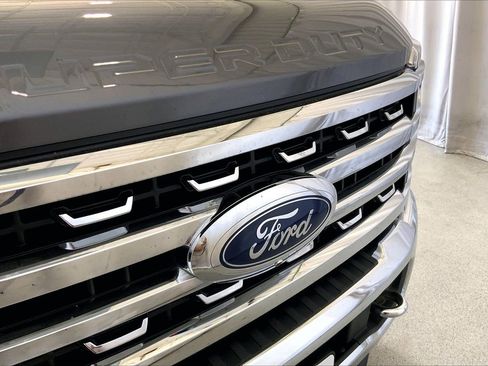 Used 2023 Ford F250 Lariat w/ Chrome Package image 7