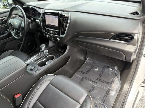 Used 2023 Chevrolet Traverse Premier FWD image 12