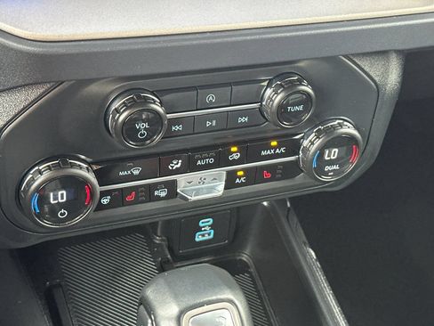 Used 2025 Ford Bronco Outer Banks AWD/4WD image 21