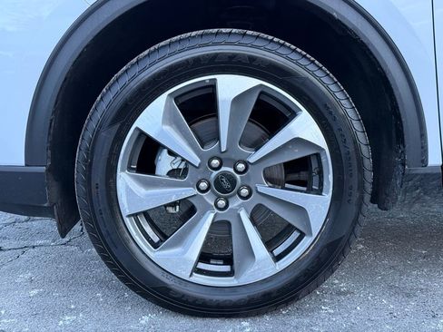 Used 2025 Ford Escape Platinum image 10