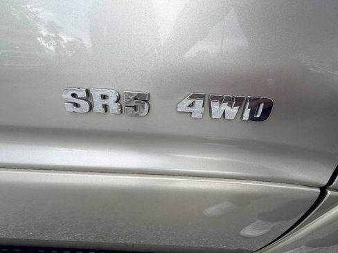 Used 2004 Toyota 4Runner SR5 AWD/4WD image 40