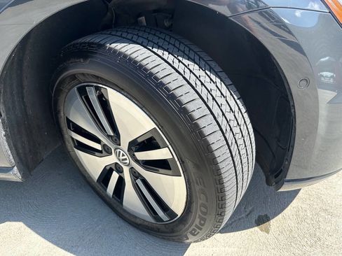 Used 2019 Volkswagen e-Golf SEL Premium image 3