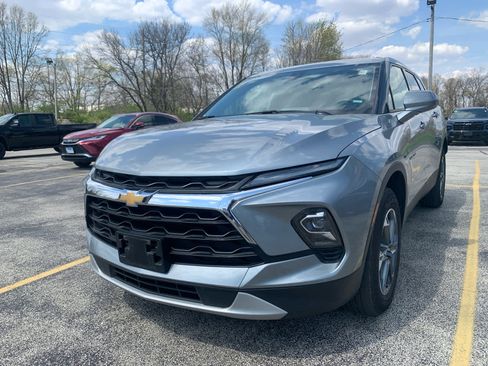 Used 2025 Chevrolet Blazer LT image 2