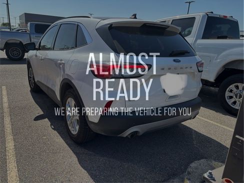 Used 2022 Ford Escape SE FWD image 3