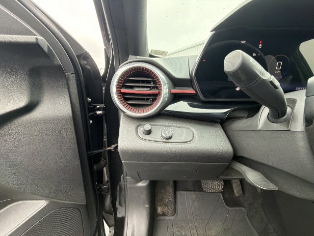 Certified 2024 Chevrolet Trax RS w/ Sunroof Package FWD image 18