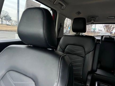 Used 2024 Nissan Pathfinder Platinum image 17