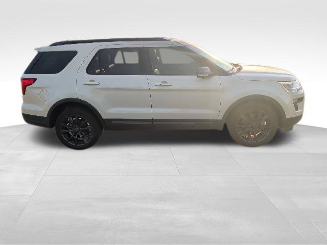 Used 2018 Ford Explorer XLT w/ Equipment Group 202A AWD/4WD image 2