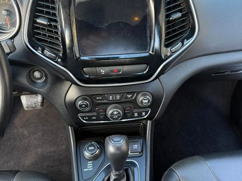 Used 2019 Jeep Cherokee Limited image 29