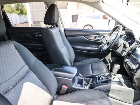 Used 2019 Nissan Rogue SV w/ Sun & Sound Touring Package FWD image 19