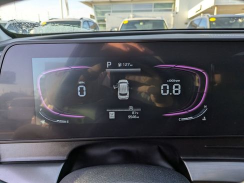 Used 2025 Kia Sportage EX FWD image 32