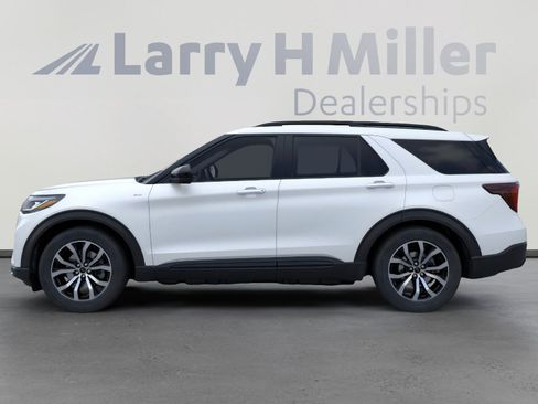 New 2025 Ford Explorer ST-Line image 3