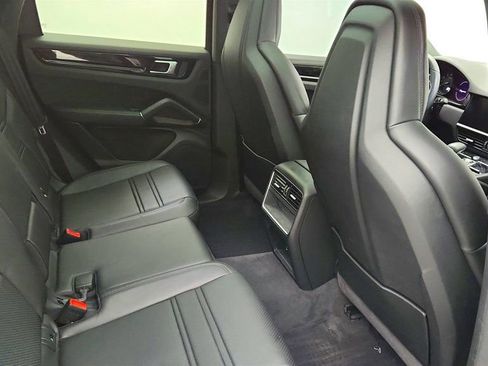 Used 2023 Porsche Cayenne Platinum Edition image 21