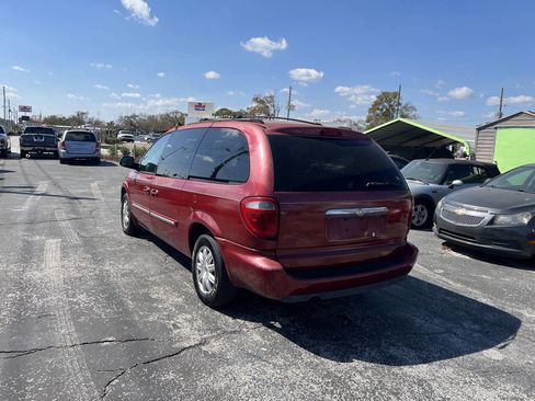 Used 2006 Chrysler Town & Country Touring image 6