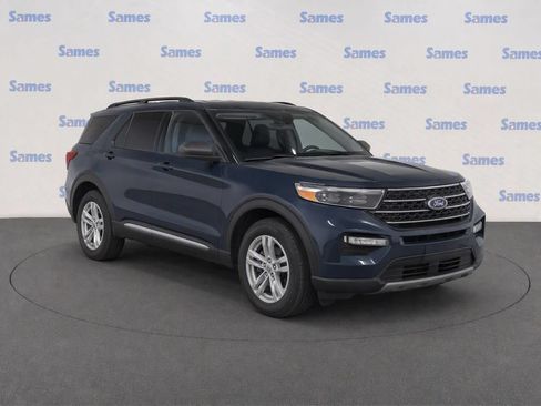 Used 2024 Ford Explorer XLT w/ Equipment Group 202A RWD image 1