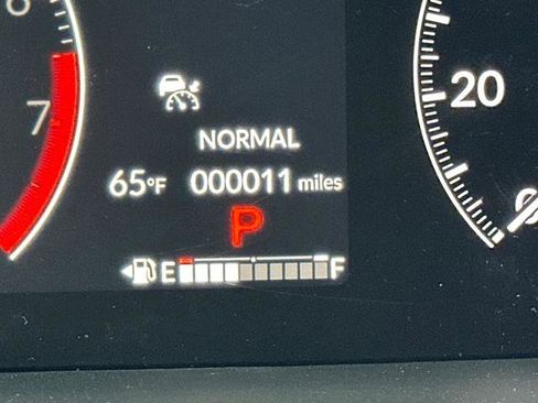 New 2025 Honda Pilot Touring image 14