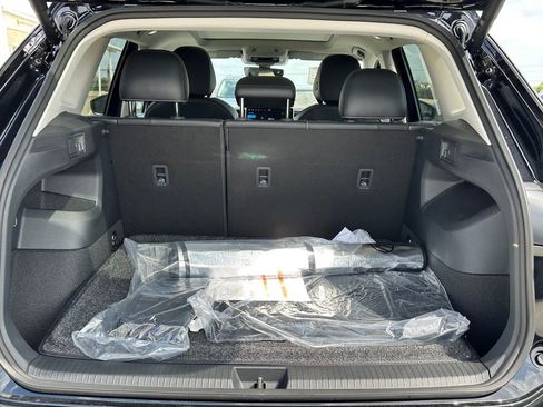 New 2026 Volkswagen Tiguan SE FWD image 26
