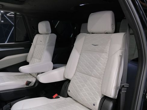 Used 2026 Cadillac Escalade V w/ LPO, ONYX Package image 27