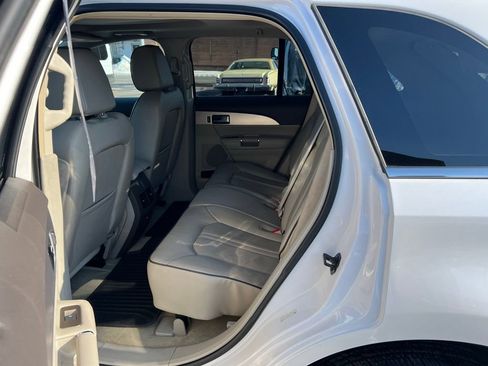 Used 2013 Lincoln MKX FWD image 16