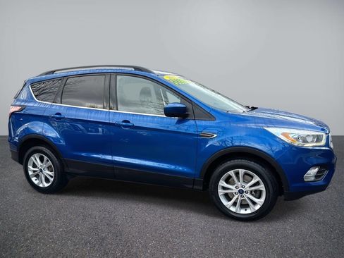 Used 2017 Ford Escape SE w/ Equipment Group 201A image 6