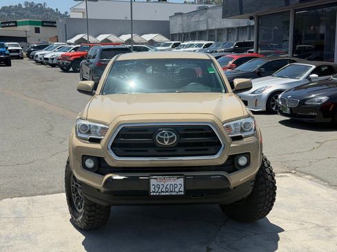 Used 2018 Toyota Tacoma SR5 RWD image 4