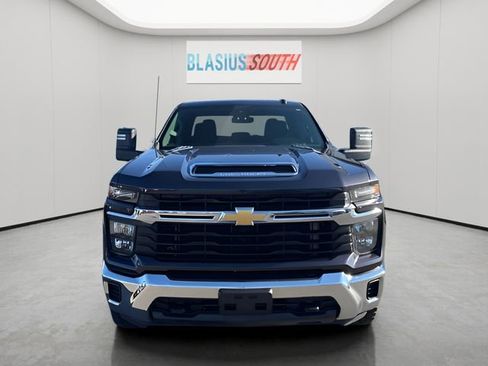 Used 2024 Chevrolet Silverado 2500 LT w/ Snow Plow Prep/Camper Package image 8