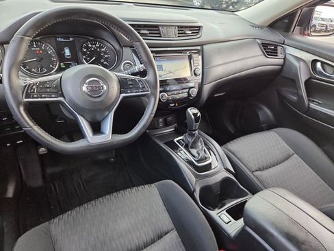 Used 2017 Nissan Rogue SV w/ SV Premium Package image 7