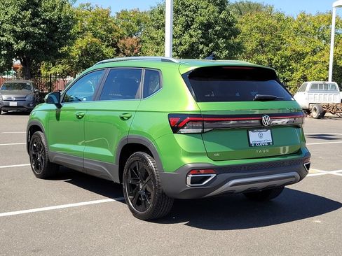 New 2026 Volkswagen Taos SE FWD image 8