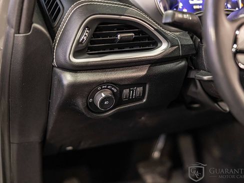 Used 2022 Chrysler Pacifica Touring image 21