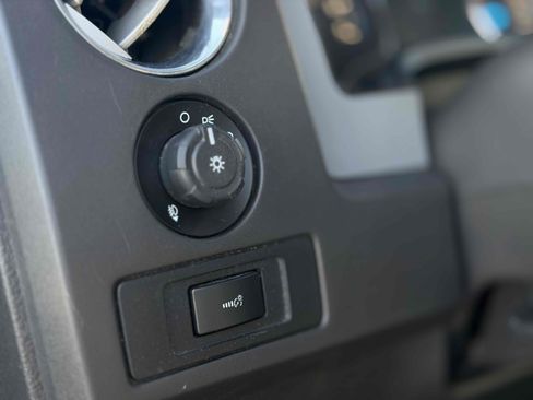 Used 2014 Ford F150 XLT AWD/4WD image 23