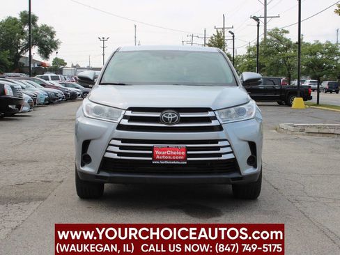 Used 2019 Toyota Highlander AWD V6 image 2