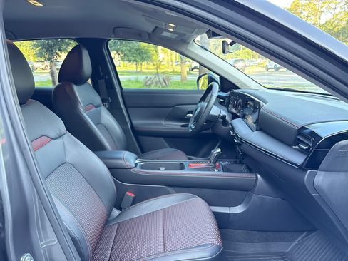 Used 2025 Nissan Kicks SR FWD image 31