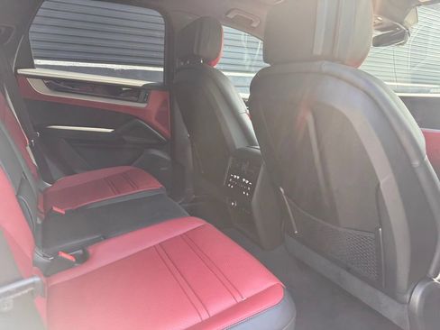 Certified 2026 Porsche Cayenne AWD/4WD image 18