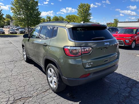 Used 2020 Jeep Compass Latitude w/ Cold Weather Group AWD/4WD image 5