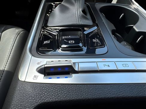 Used 2025 Kia Carnival SX FWD image 23