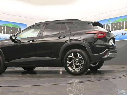 Used 2025 Chevrolet Trax LT w/ LT Convenience Package image 20