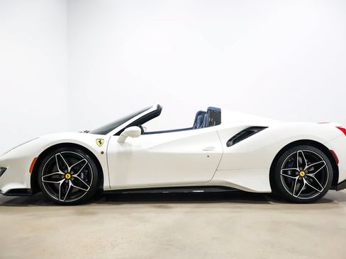 Used 2020 Ferrari 488 Pista Spider RWD image 15